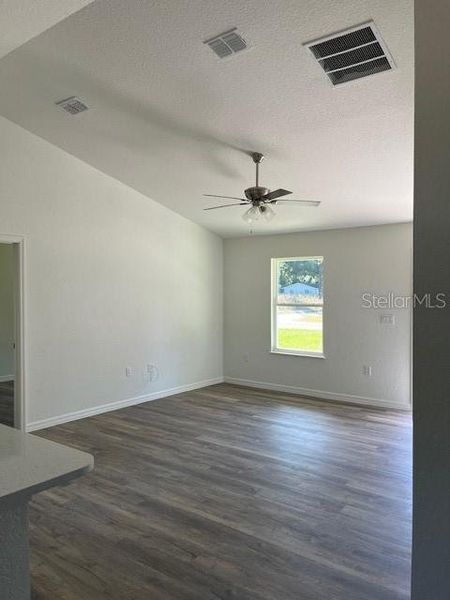 Spacious, unfurnished interior of a new home in , Belleview (Image 7).