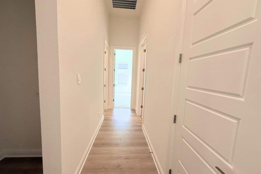 Spacious, unfurnished interior of a new home in Polo Ridge, Mesquite (Image 15).