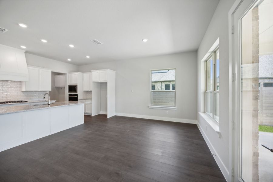 Representative unfurnished interior of a home built from the Yosemite by Centre Living Homes in Painted Tree Lakeside, McKinney (Image 34). Representative unfurnished interior of a home built from the Yosemite by Centre Living Homes in Painted Tree Lakeside, McKinney (Image 34).