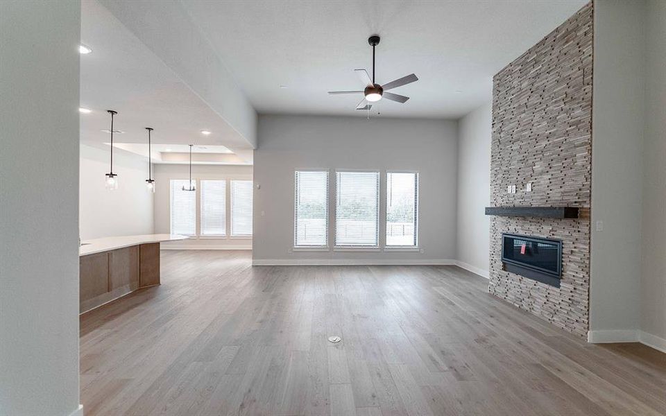 Spacious, unfurnished interior of a new home in Heath Golf & Yacht Club, Forney (Image 16).