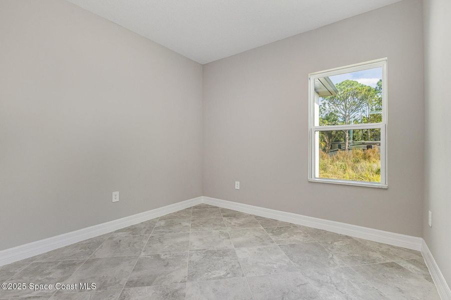 Spacious, unfurnished interior of a new home in , Palm Bay (Image 7).