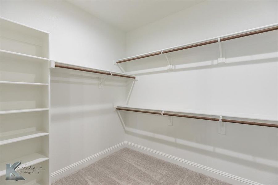 Spacious, unfurnished interior of a new home in , Abilene (Image 24).