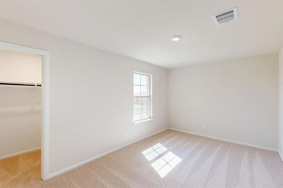 Spacious, unfurnished interior of a new home in Mobberly Farms, Pilot Point (Image 34).