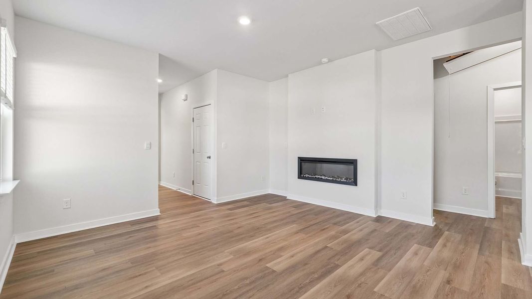 Spacious, unfurnished interior of a new home in Zion Springs, Hickory (Image 15).