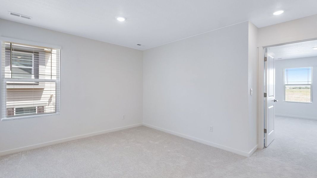 Spacious, unfurnished interior of a new home in Horizon Uptown, Aurora (Image 11).