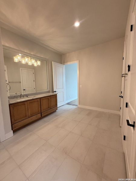 Spacious, unfurnished interior of a new home in The Summit, San Antonio (Image 2). Spacious, unfurnished interior of a new home in The Summit, San Antonio (Image 2).