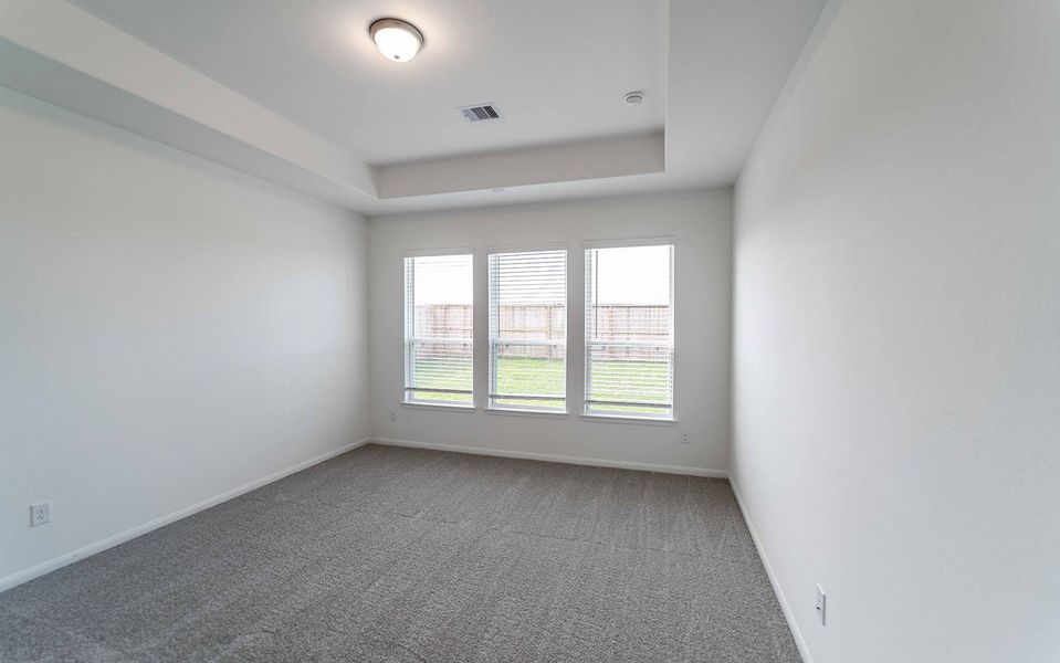 Spacious, unfurnished interior of a new home in Bay Creek, Baytown (Image 15).