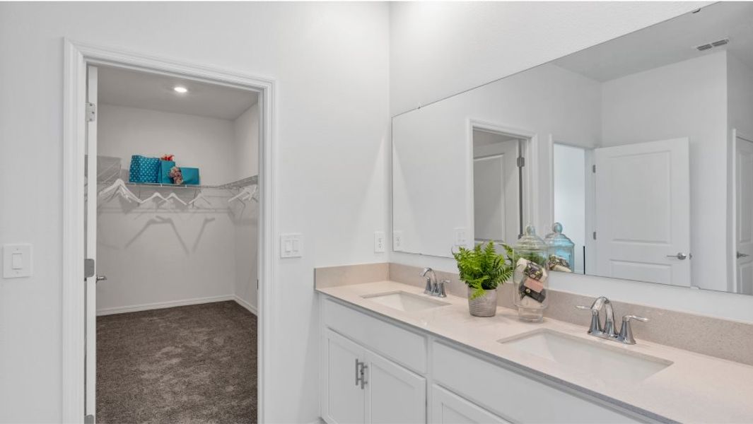 Aspen owner's suite bathroom