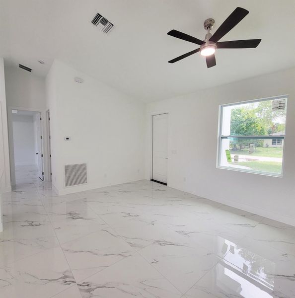 Spacious, unfurnished interior of a new home in , Okeechobee (Image 13).