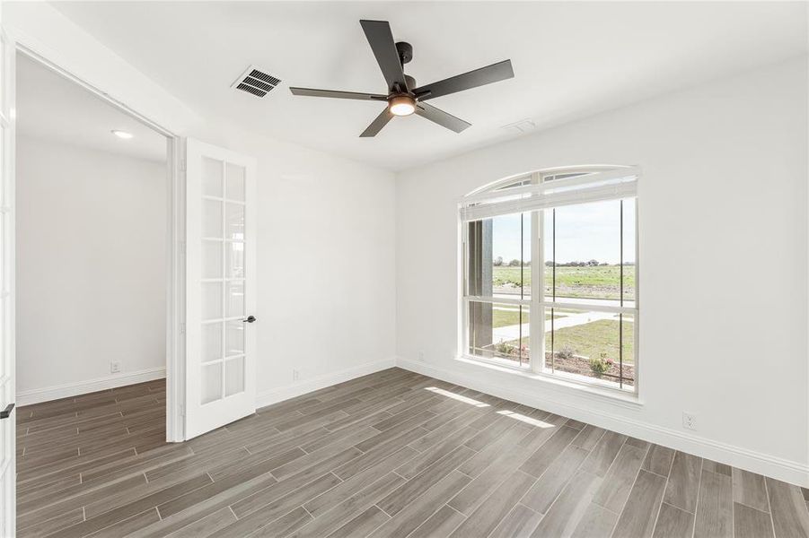 Spacious, unfurnished interior of a new home in Glenbrook, Red Oak (Image 17).