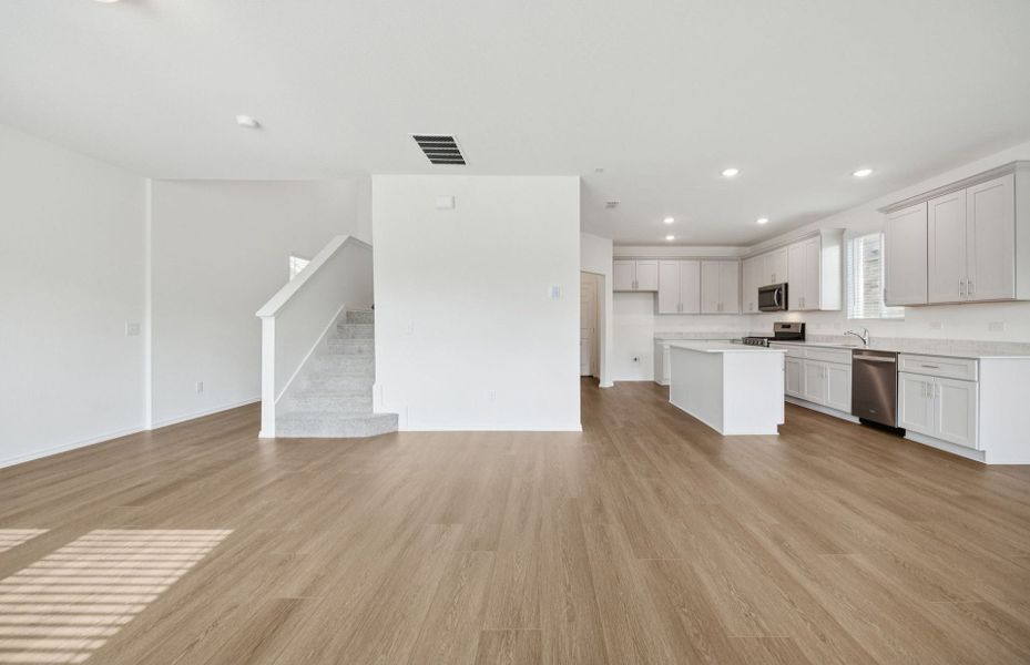 Spacious, unfurnished interior of a new home in Mobberly Farms, Pilot Point (Image 11).