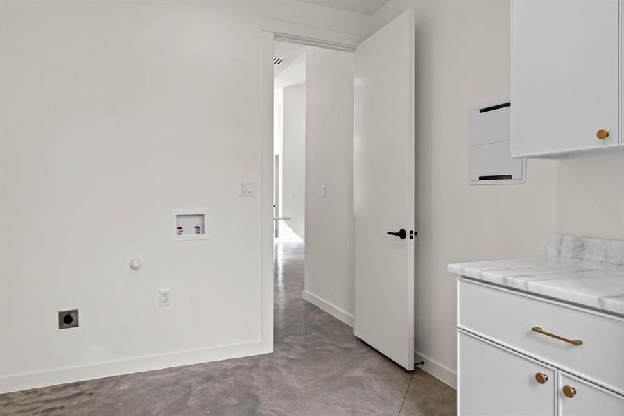 Spacious, unfurnished interior of a new home in , Bridgeport (Image 27).