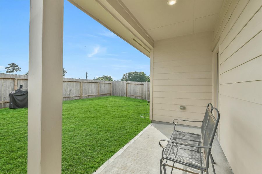 Exterior details and patio area of a home in Willowpoint, Tomball (Image 4).