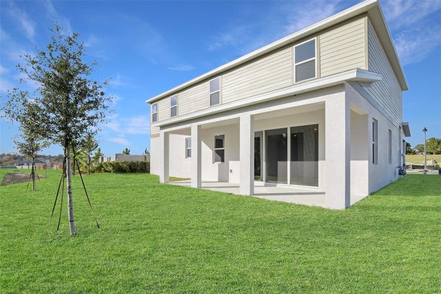 Exterior details and patio area of a home in Eden Crest, Apopka (Image 3).