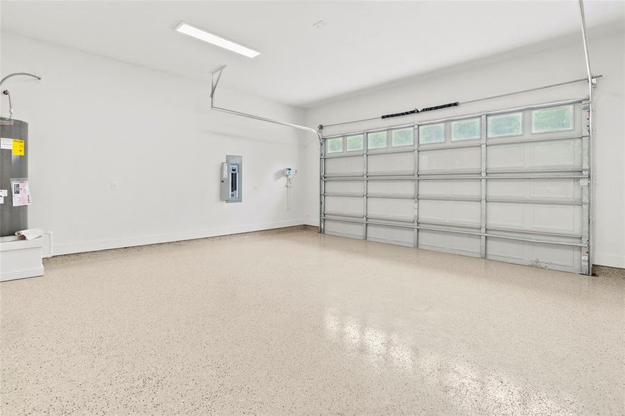 Spacious, unfurnished interior of a new home in , West Tawakoni (Image 21).