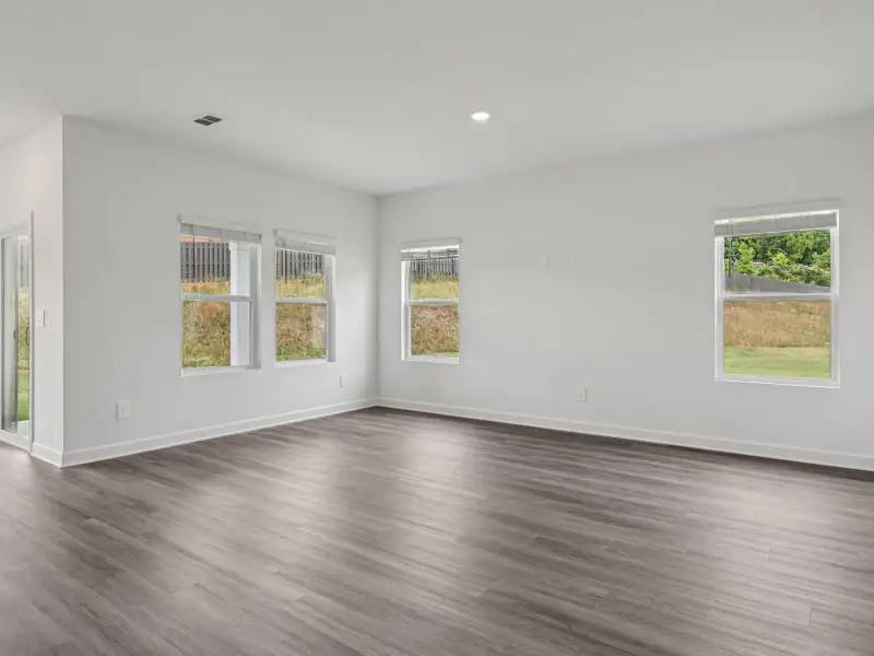 Spacious, unfurnished interior of a new home in Brighton Springs, York (Image 11).