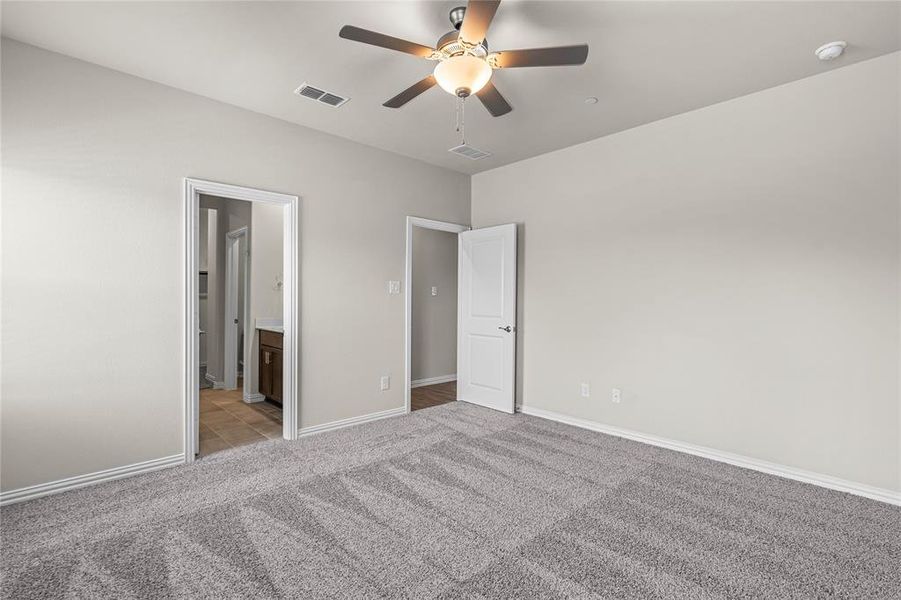 Spacious, unfurnished interior of a new home in , Wylie (Image 12).