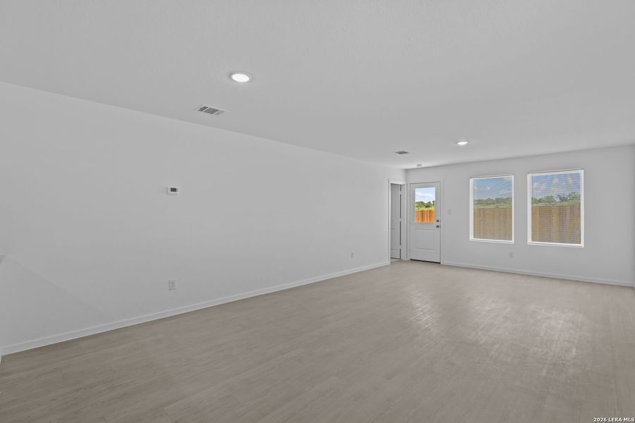 Spacious, unfurnished interior of a new home in Guadalupe Ridge, New Braunfels (Image 23).