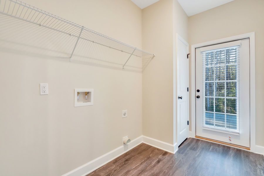 Hatteras – Optional Laundry Room Location with Rear Exterior Door