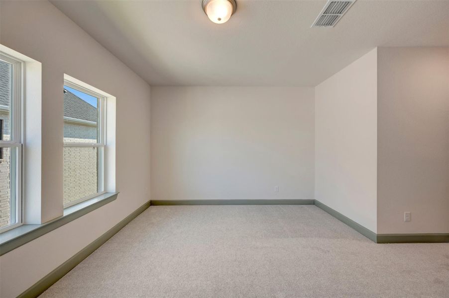 Spacious, unfurnished interior of a new home in Sienna - Parkview Collection, Missouri City (Image 20).