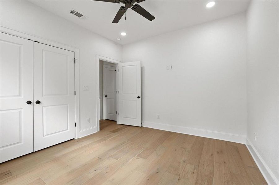 Spacious, unfurnished interior of a new home in , Athens (Image 24).