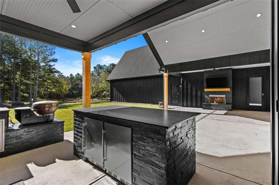 Exterior details and patio area of a home in , Monroe (Image 4).