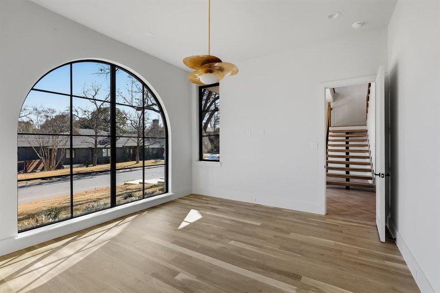 Spacious, unfurnished interior of a new home in , Dallas (Image 24).