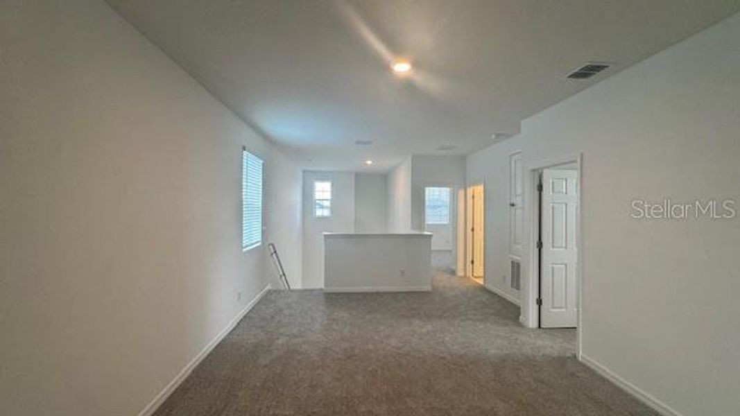 Spacious, unfurnished interior of a new home in Cypress Bluff, Groveland (Image 13).