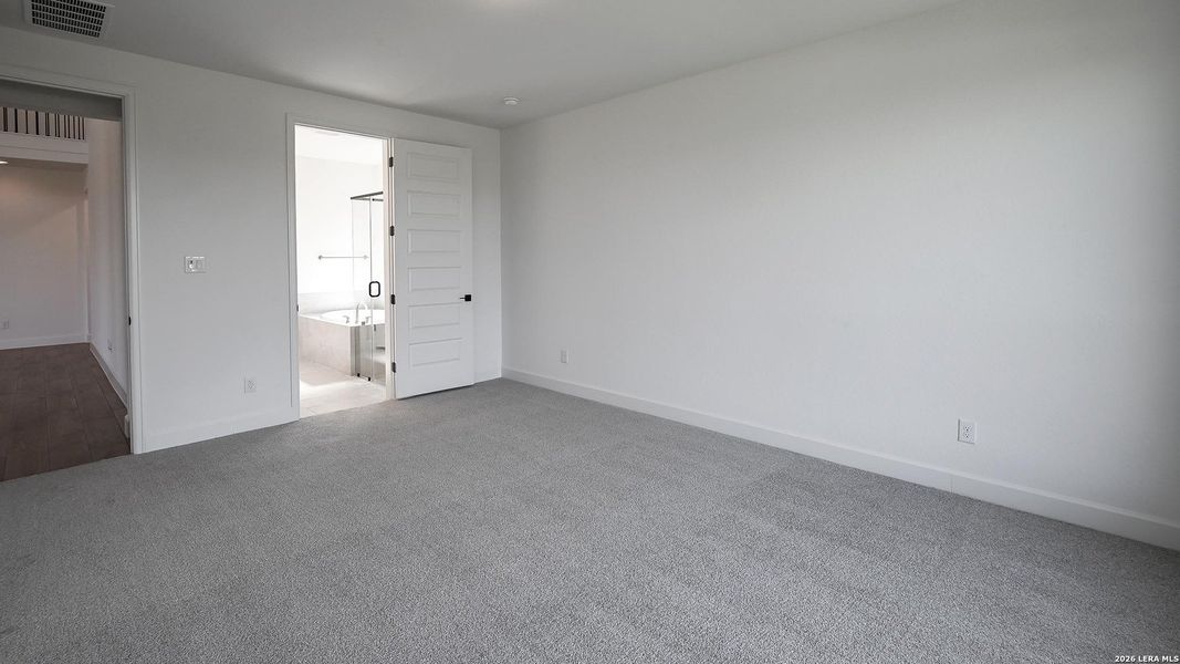 Spacious, unfurnished interior of a new home in Homestead, Schertz (Image 17).