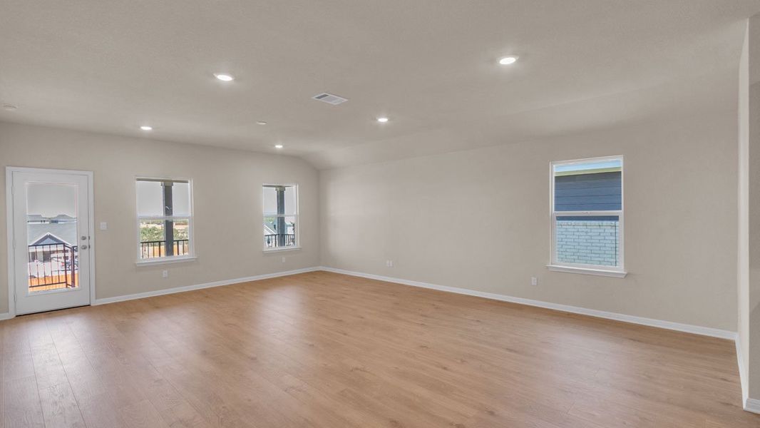 Spacious, unfurnished interior of a new home in Thunder Rock, Marble Falls (Image 18).