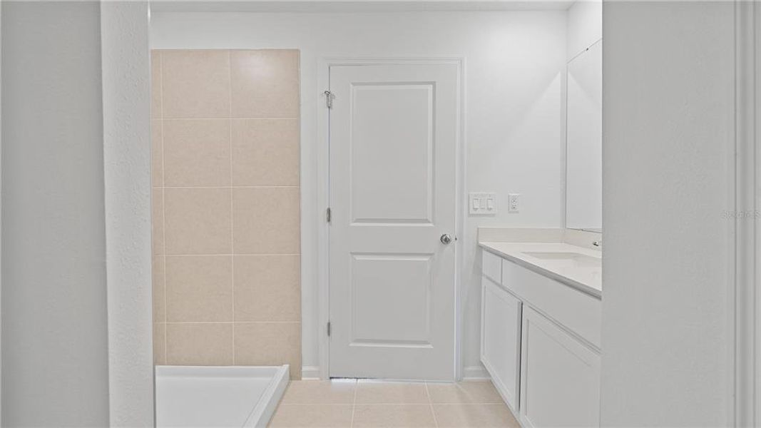 Furnished interior view inside a new home in , Eustis (Image 9).