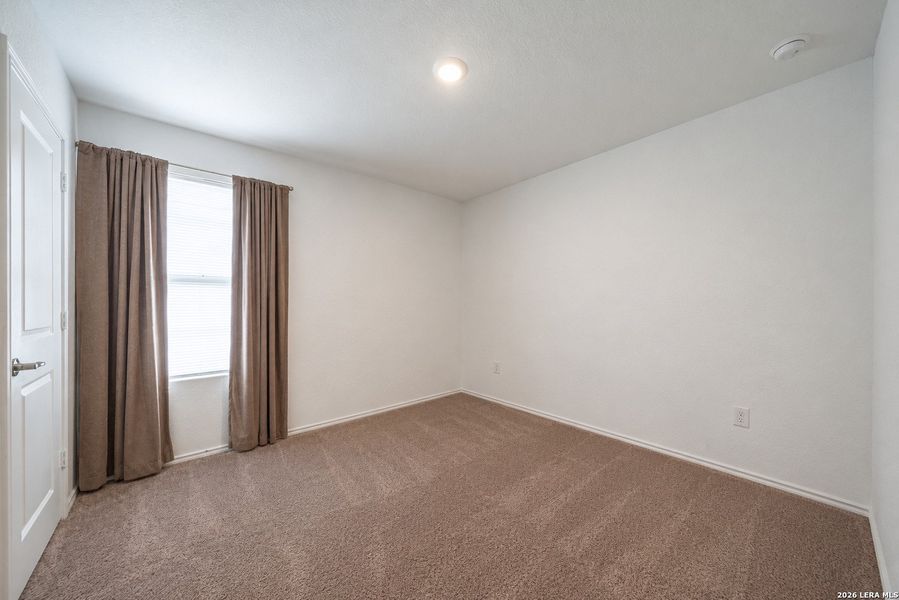 Spacious, unfurnished interior of a new home in Mission del Lago, San Antonio (Image 18).