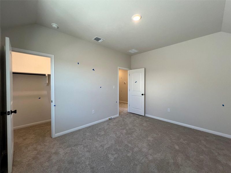 Spacious, unfurnished interior of a new home in Rolling Glen, Hutto (Image 28).