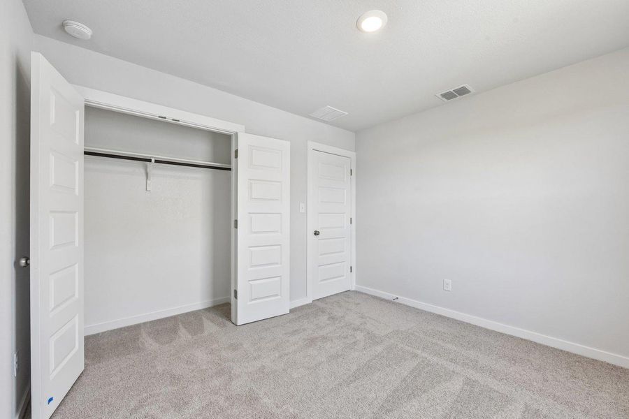 Spacious, unfurnished interior of a new home in Trinity Ranch, Elgin (Image 35).