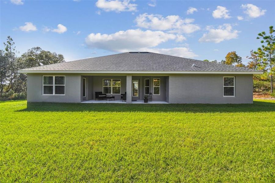 Exterior details and patio area of a home in Sugarmill Woods, Homosassa (Image 32).