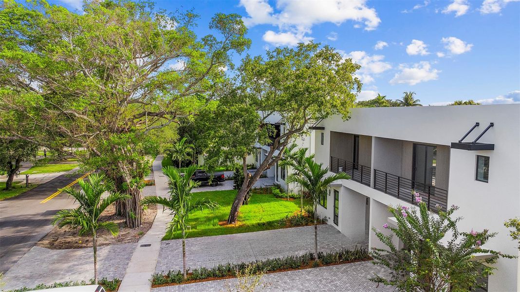 Exterior details and patio area of a home in , Fort Lauderdale (Image 4). Exterior details and patio area of a home in , Fort Lauderdale (Image 4).