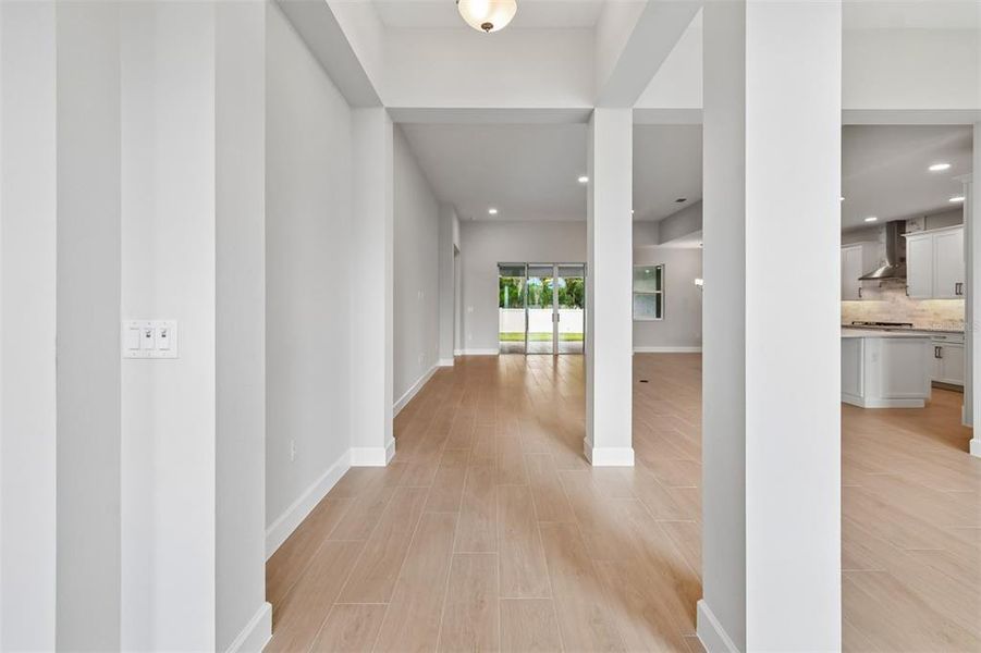 Spacious, unfurnished interior of a new home in Willow Run, Apopka (Image 34).