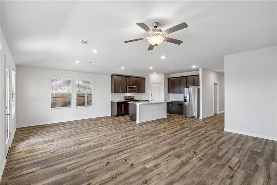 Spacious, unfurnished interior of a new home in Cibolo Hills, Fort Worth (Image 24).