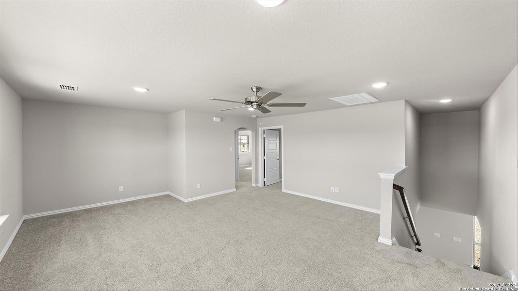 Spacious, unfurnished interior of a new home in Saddle Creek Ranch, Cibolo (Image 24).