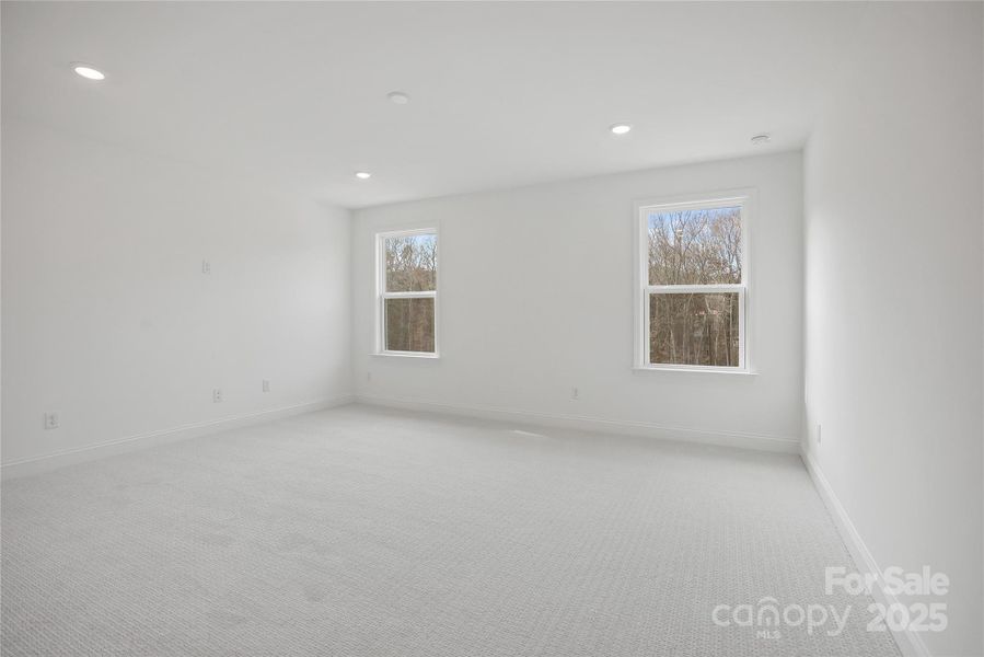 Spacious, unfurnished interior of a new home in Forest Creek, Waxhaw (Image 33).