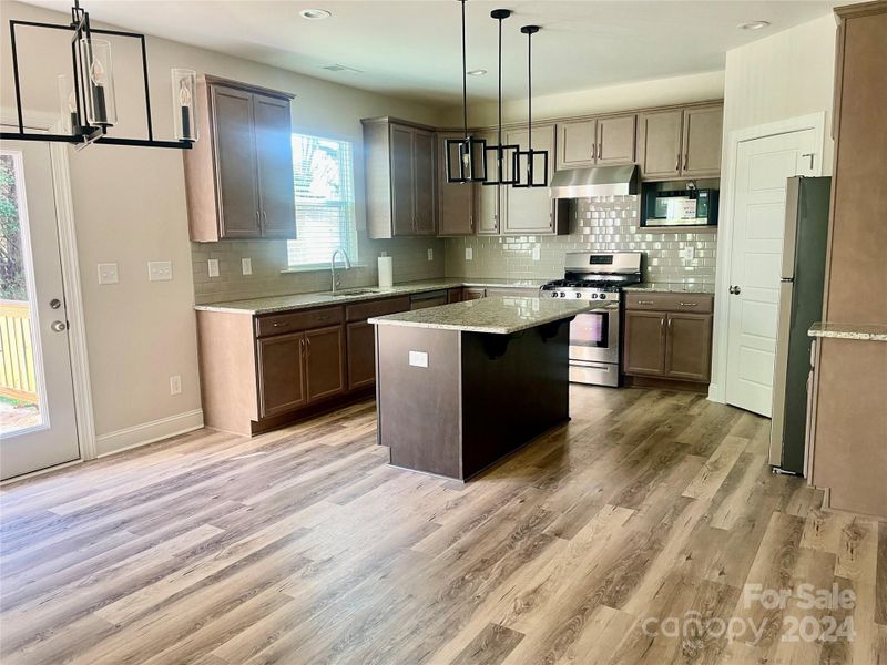 Kitchen/Dining Area