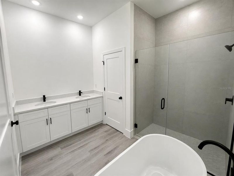Furnished interior view inside a new home in , Ocala (Image 5).