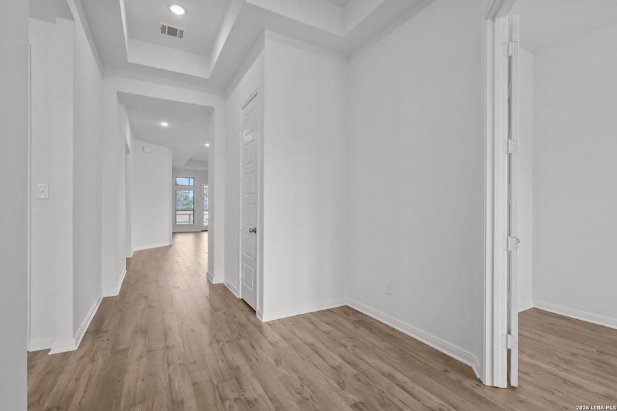 Spacious, unfurnished interior of a new home in Stillwater Ranch, San Antonio (Image 20).