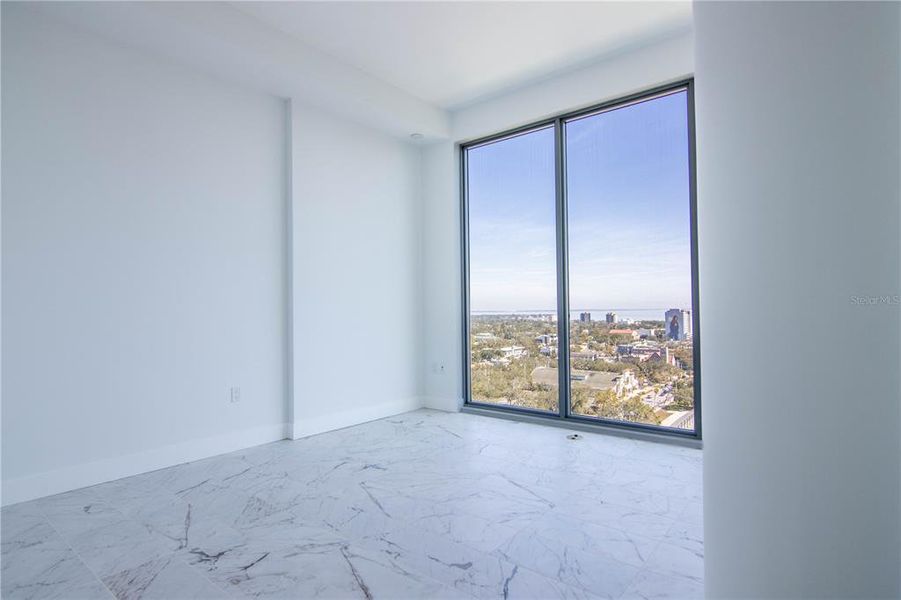 Spacious, unfurnished interior of a new home in , St. Petersburg (Image 10).