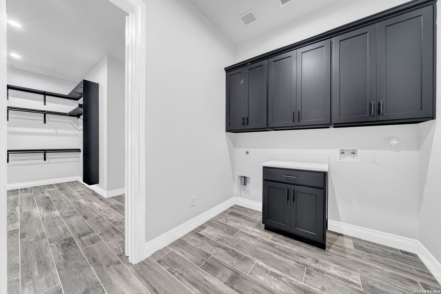 Furnished interior view inside a new home in , La Vernia (Image 14).