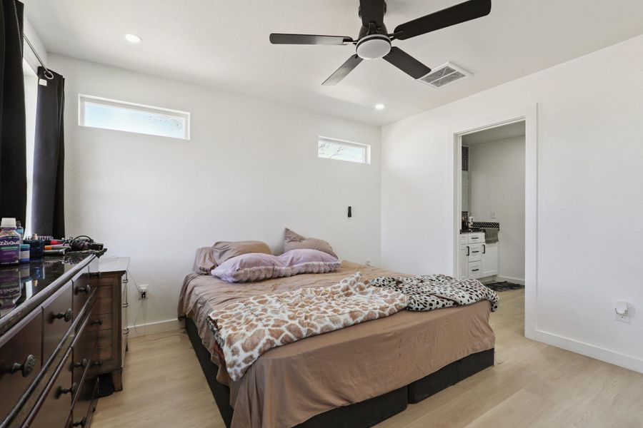 Furnished interior view inside a new home in , Dale (Image 34).