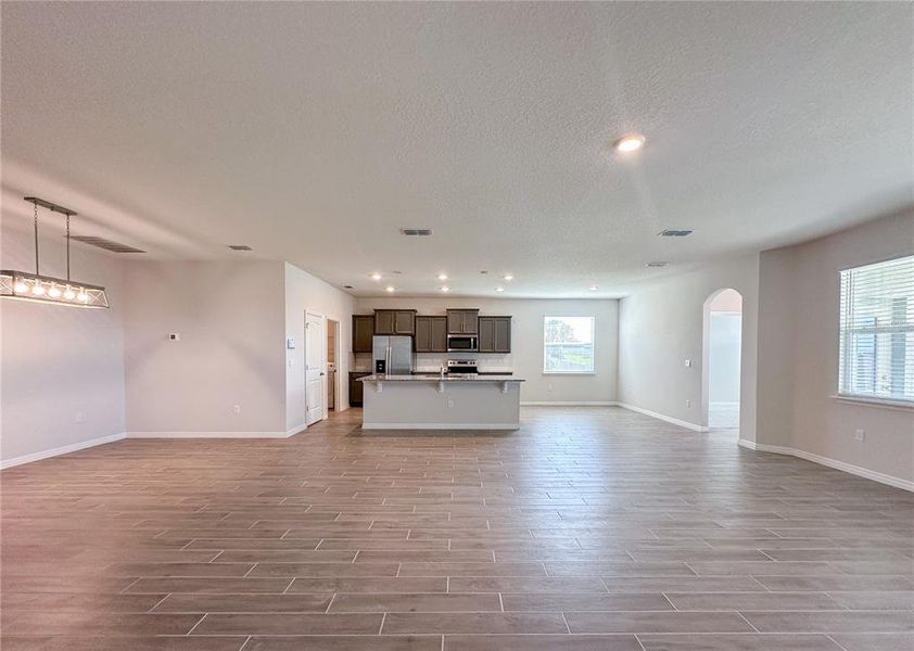 Spacious, unfurnished interior of a new home in , Winter Garden (Image 23).