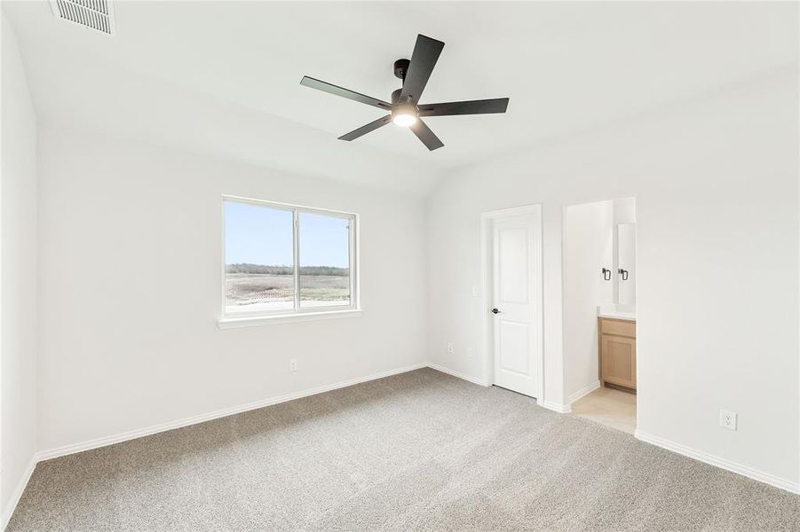 Spacious, unfurnished interior of a new home in Stone River Glen 60s, Royse City (Image 34).