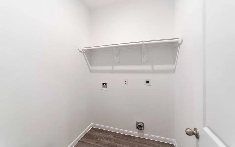 Spacious, unfurnished interior of a new home in Lago Mar, Texas City (Image 7).