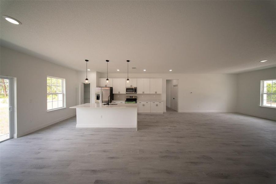 Spacious, unfurnished interior of a new home in , Ocala (Image 16).